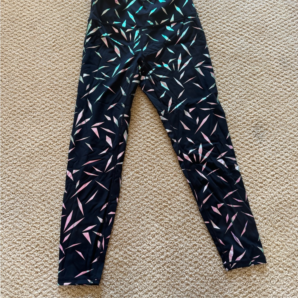 Black w/metallic pattern Zyia capri size 4 nwot